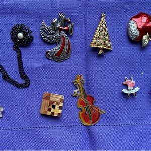 No Boundaries Red and Silver Brooch Set Accessories